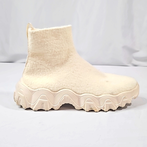 Cuccoo Shoes - Cream Knit Slip On Sock Sneakers Size 40